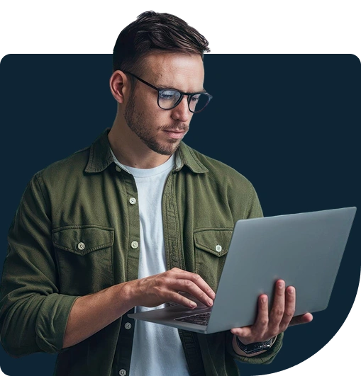 Desenvolvedor de sites profissionais com o notebook